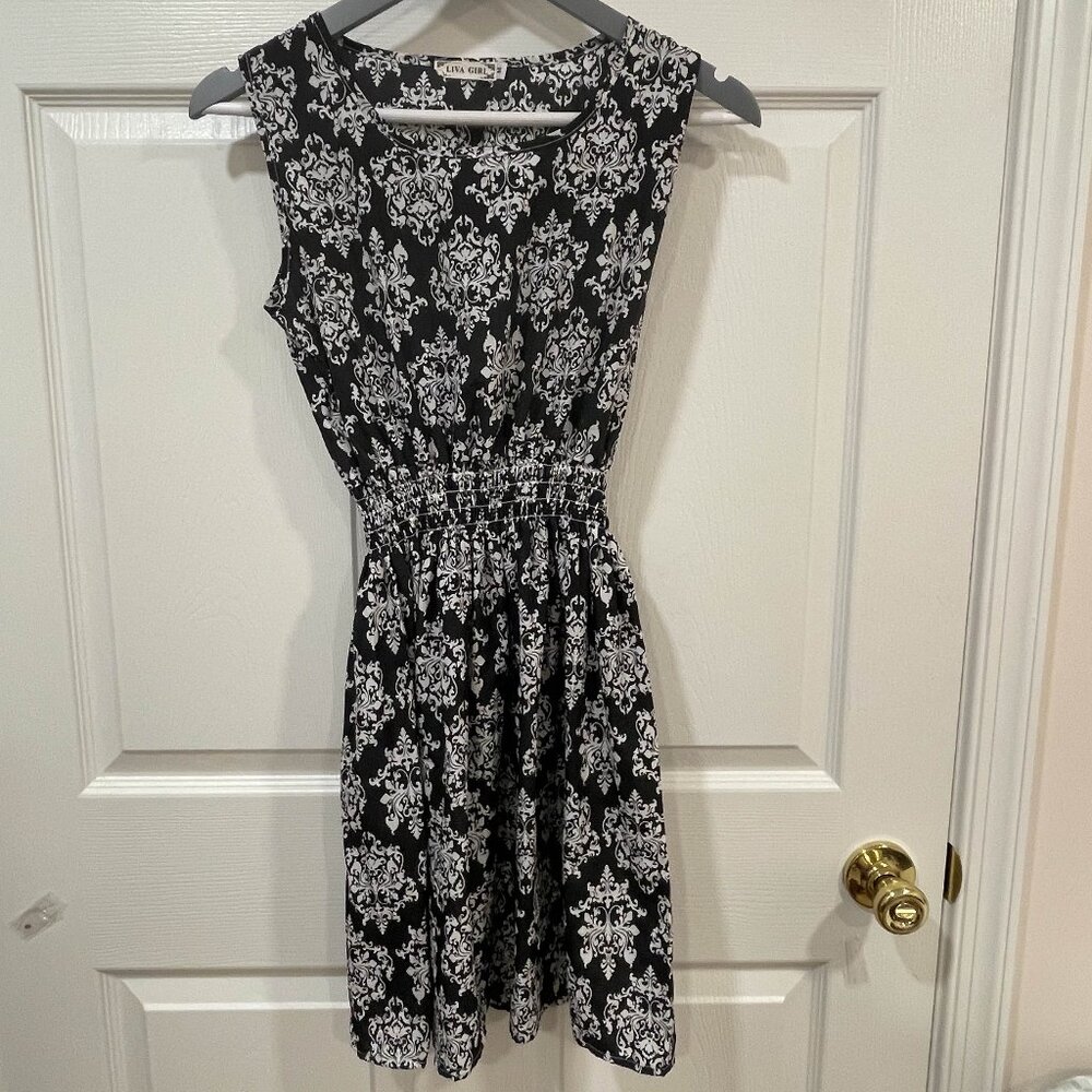 🌿 Lightweight Ladies Black & White Summer Dress 🌞 – Liva Girl – Size M